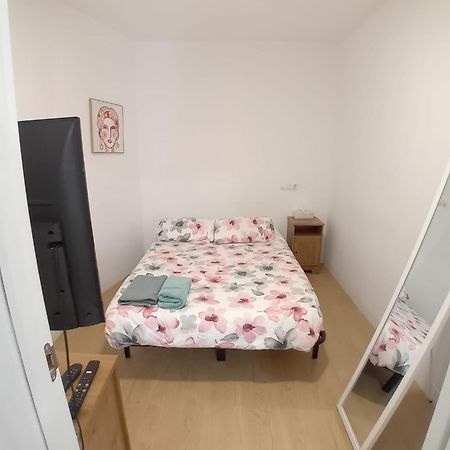 Alquilo Mini Departamento Appartement Sant Boi de Llobregat Buitenkant foto