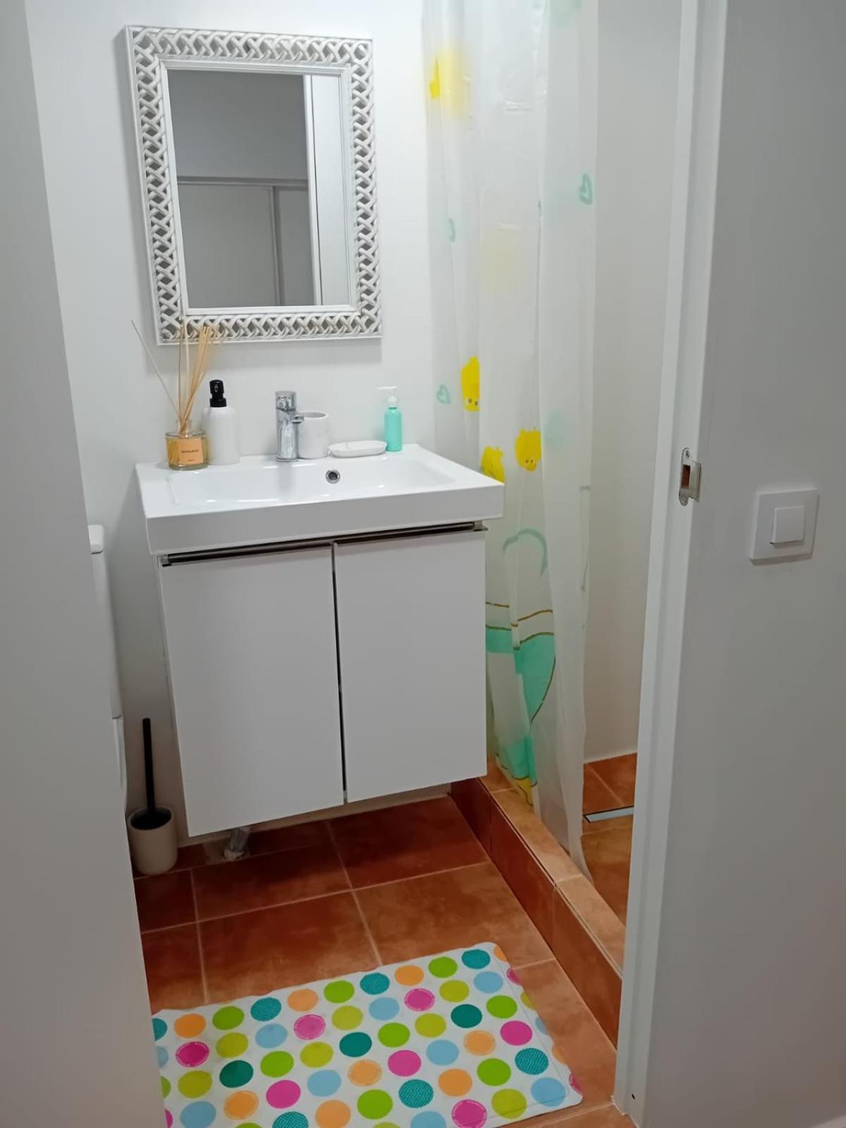 Alquilo Mini Departamento Appartement Sant Boi de Llobregat Buitenkant foto