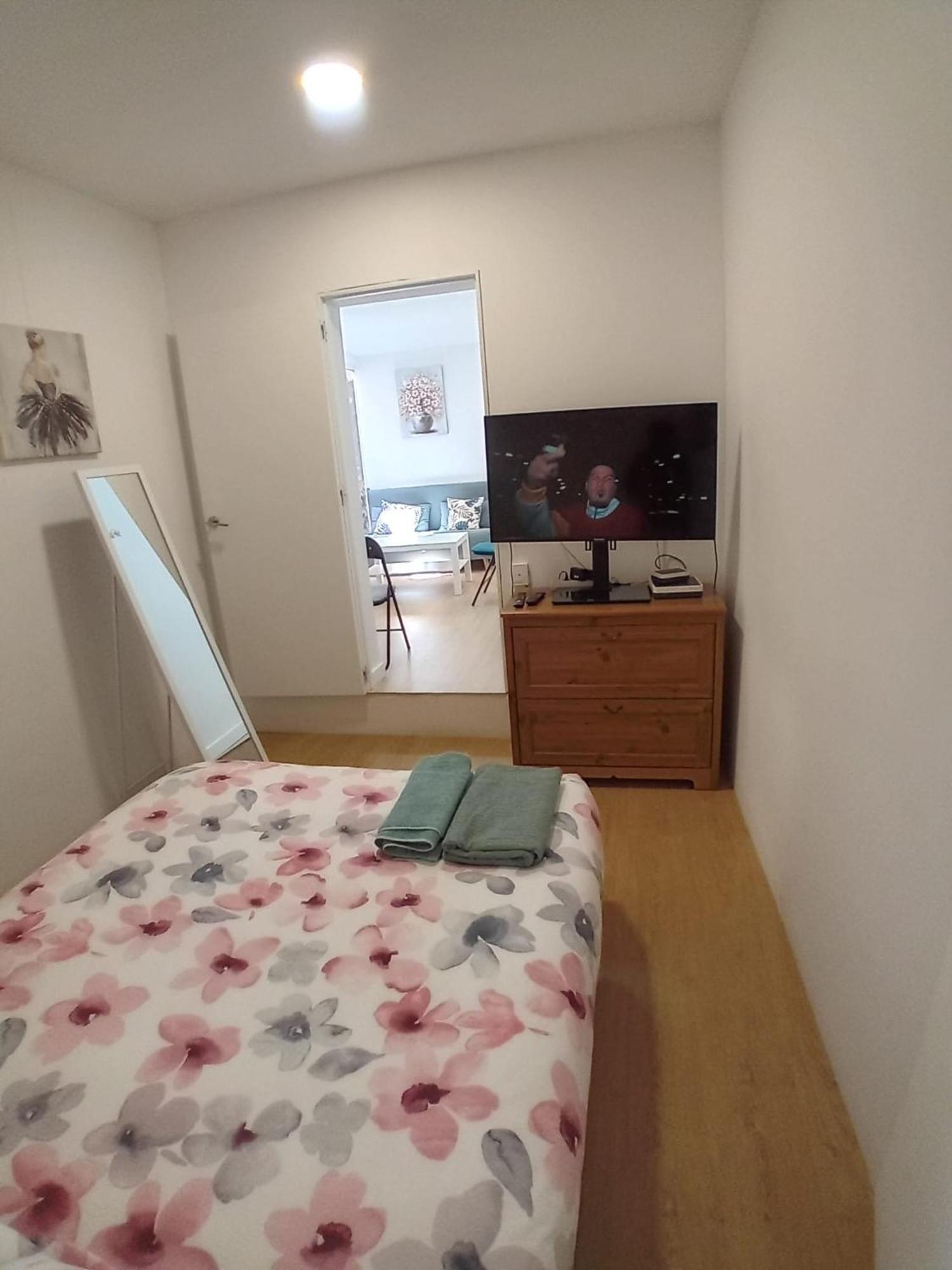 Alquilo Mini Departamento Appartement Sant Boi de Llobregat Buitenkant foto