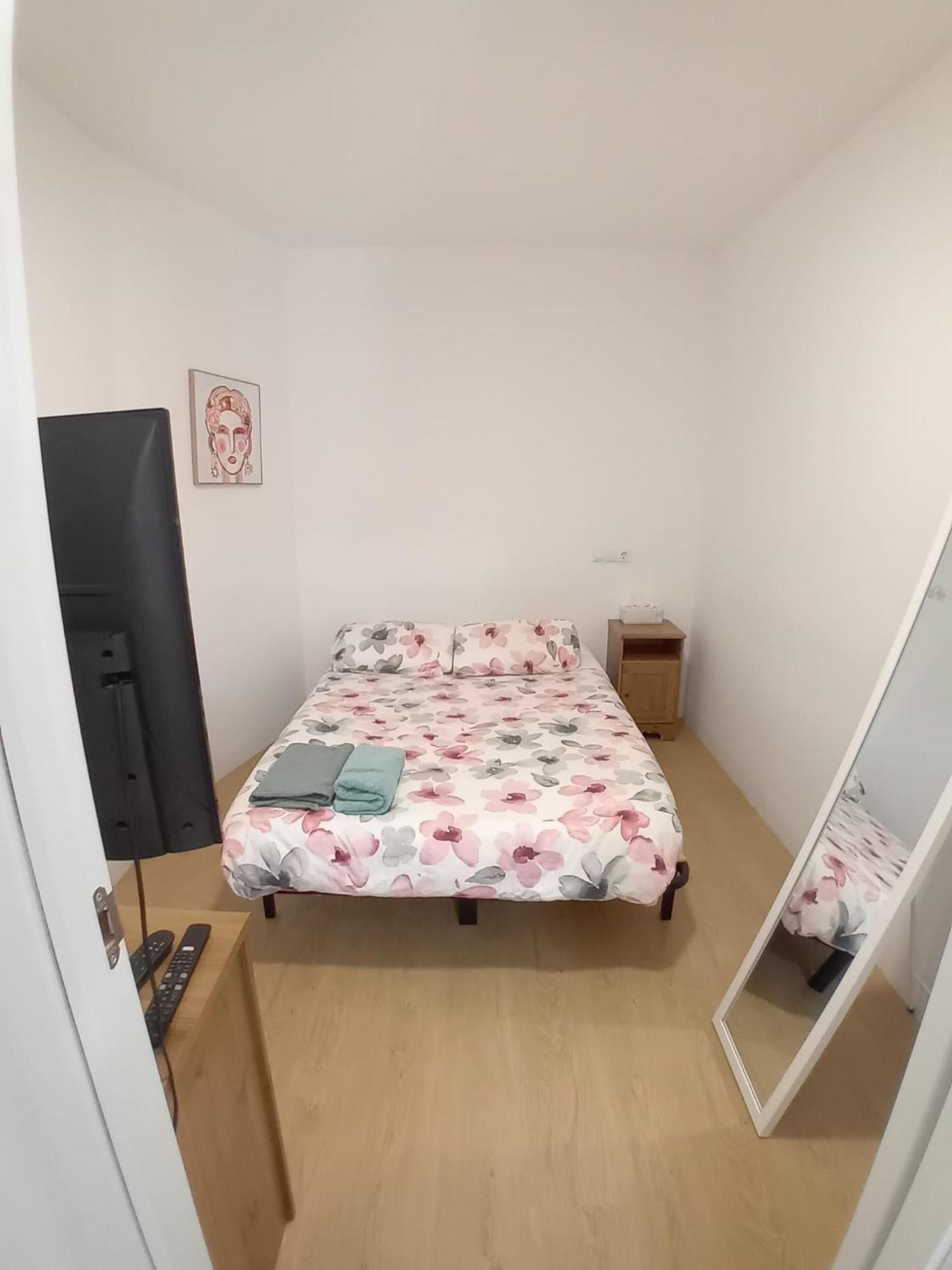 Alquilo Mini Departamento Appartement Sant Boi de Llobregat Buitenkant foto