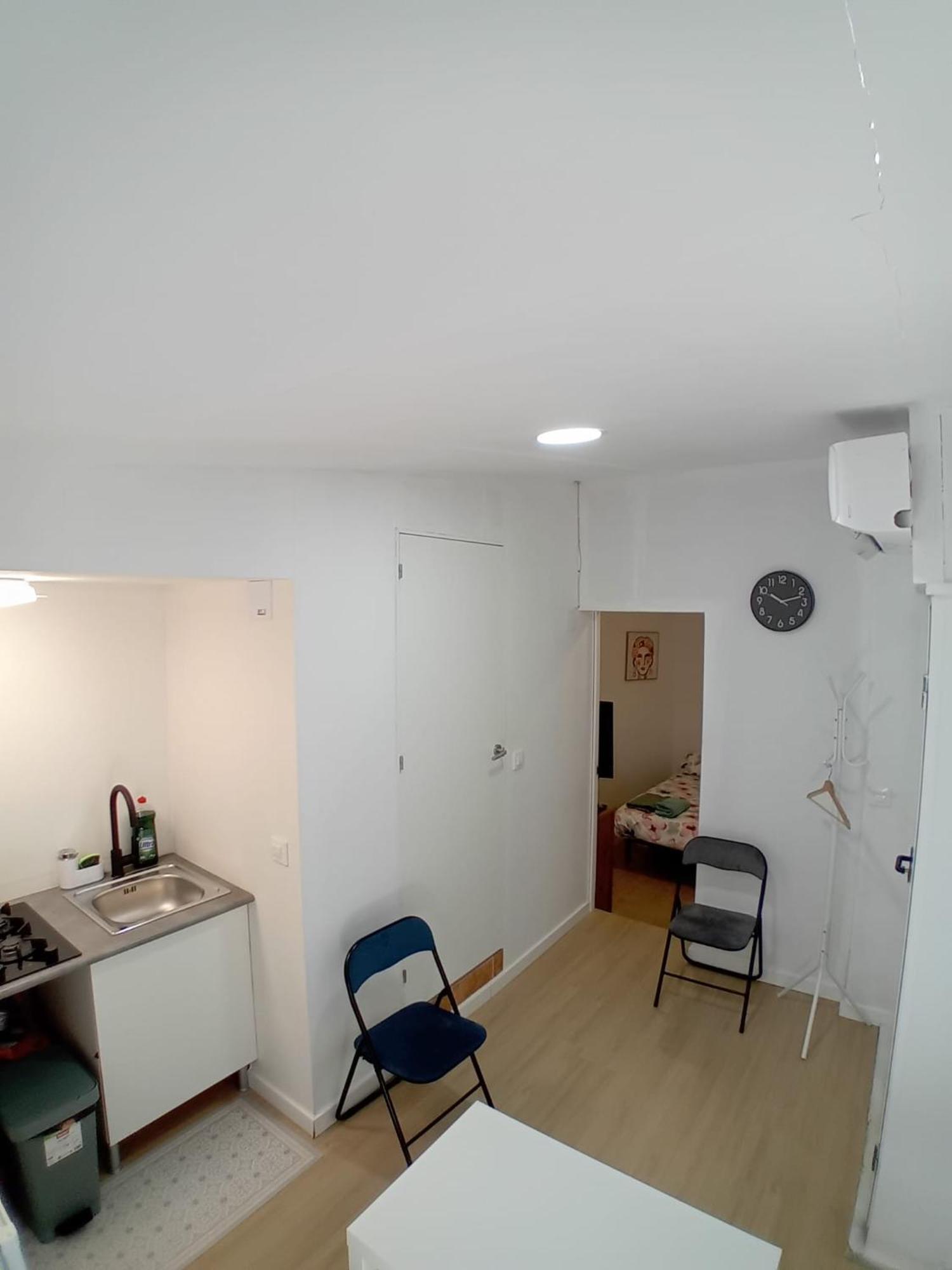 Alquilo Mini Departamento Appartement Sant Boi de Llobregat Buitenkant foto